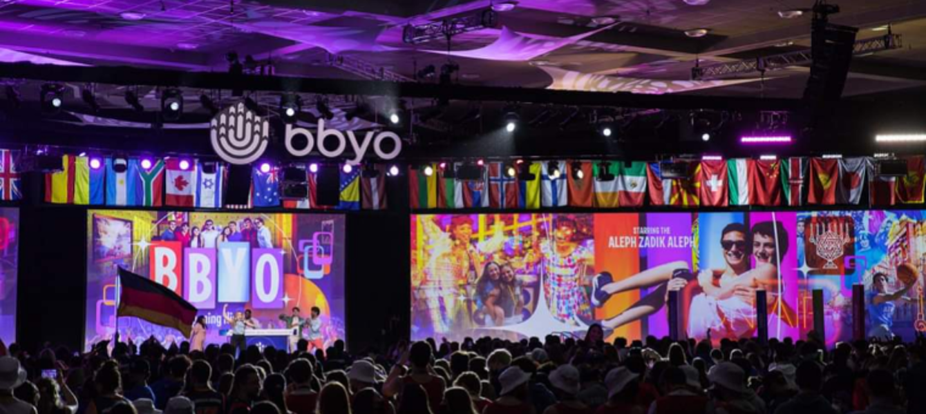 620fb2effe4f0b5deb3d0a9c_Maya 1