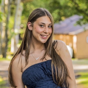 65c40d0439e799c371e2420c_Zara Sebolsky - Headshot