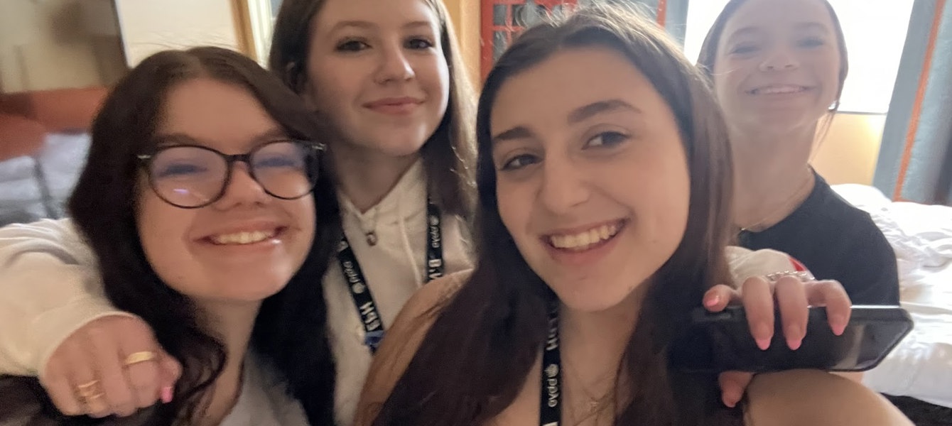 63fcee5b4ff34c4b51a9688a_randomroommates