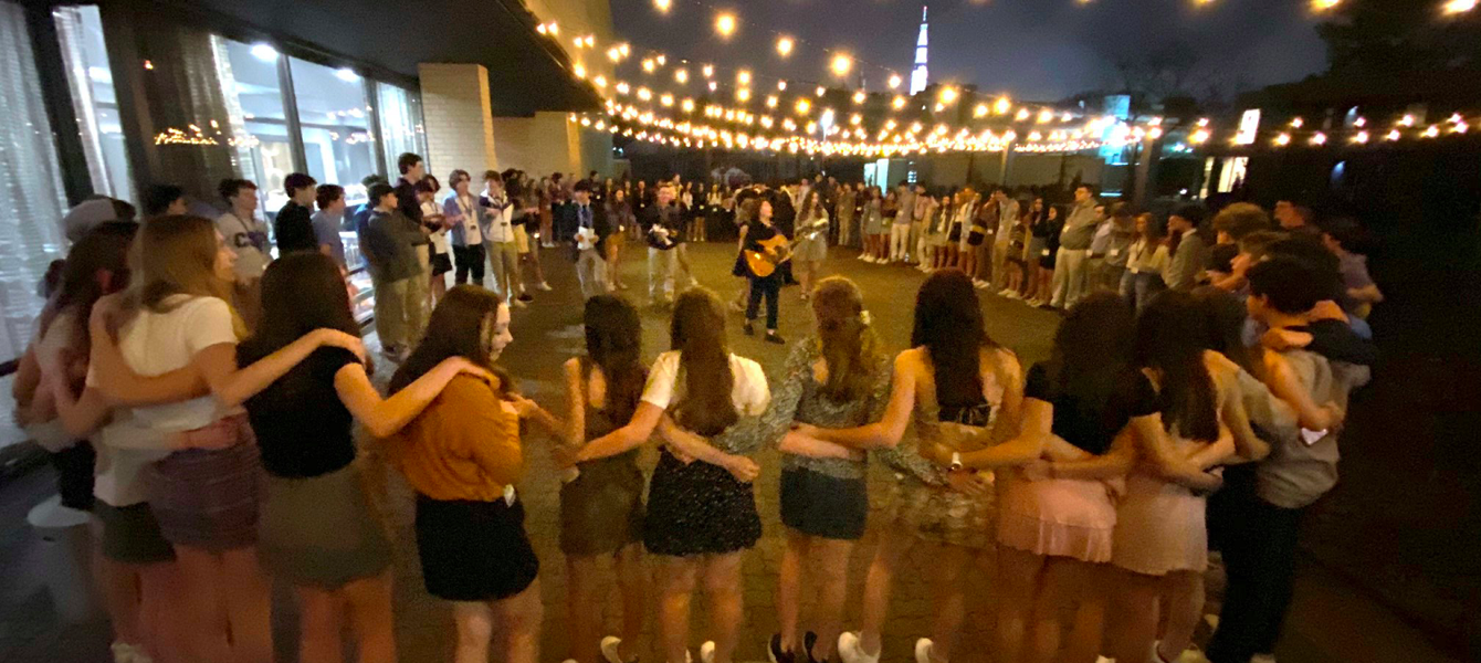 5f242f00cacd90c3778e3add_delts shabbat pic