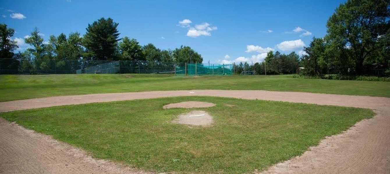 687139b0dc4929893b5de470_baseball-field-920x512 Large