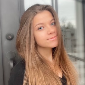 60a6e264f8a2630148395bc4_Headshot