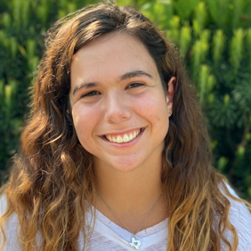 5fdd02922744fc65569a0ee0_Aliyah Headshot